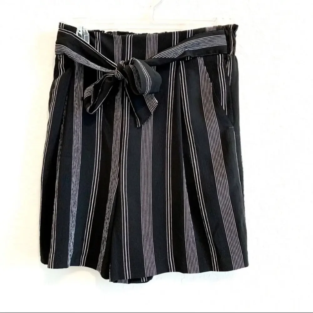 New Look Black Striped Tie Front High Rise Shorts